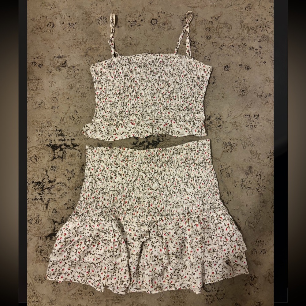 Blue Blush Floral Skirt Set. Top is a MEDIUM and skirt is a LARGE